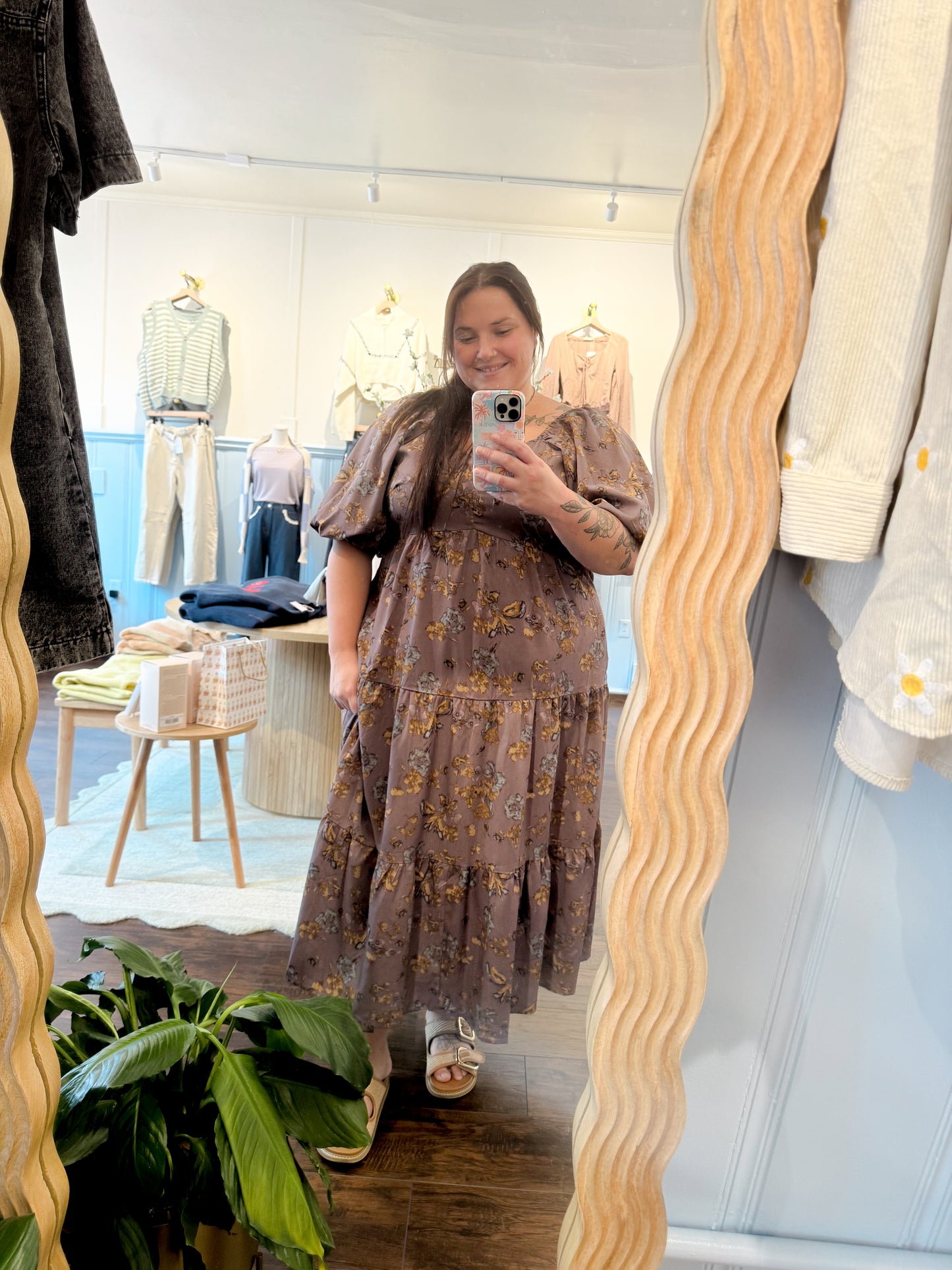 V-NECK BUBBLE SLEEVE DRESS (EXTENDED SIZING)