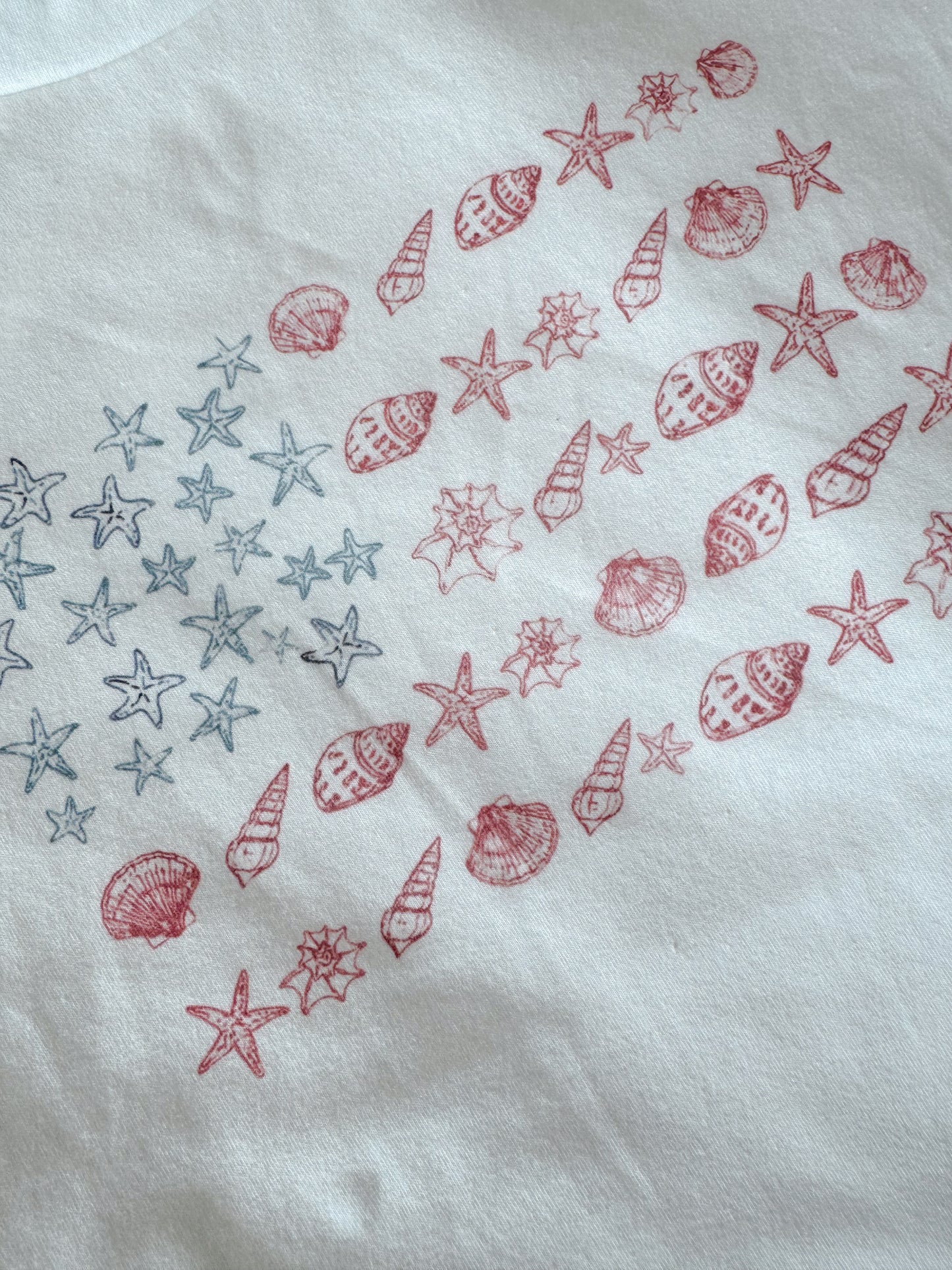 STARS AND SHELLS TEE