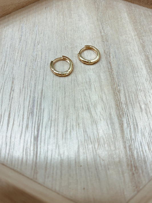 ASTRA HUGGIES HOOP GOLD