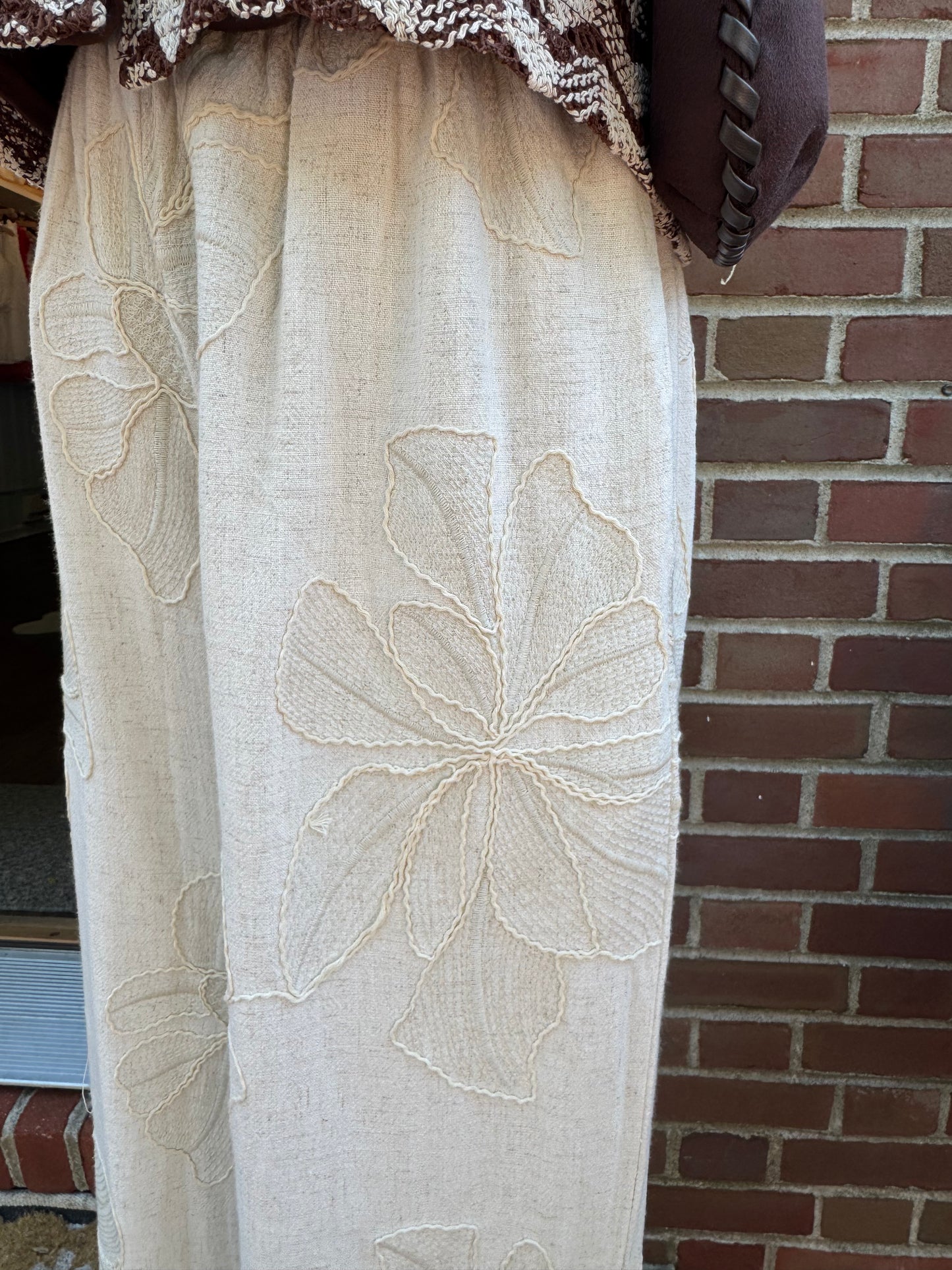 WILDFLOWER COAST CROP LINEN PANTS