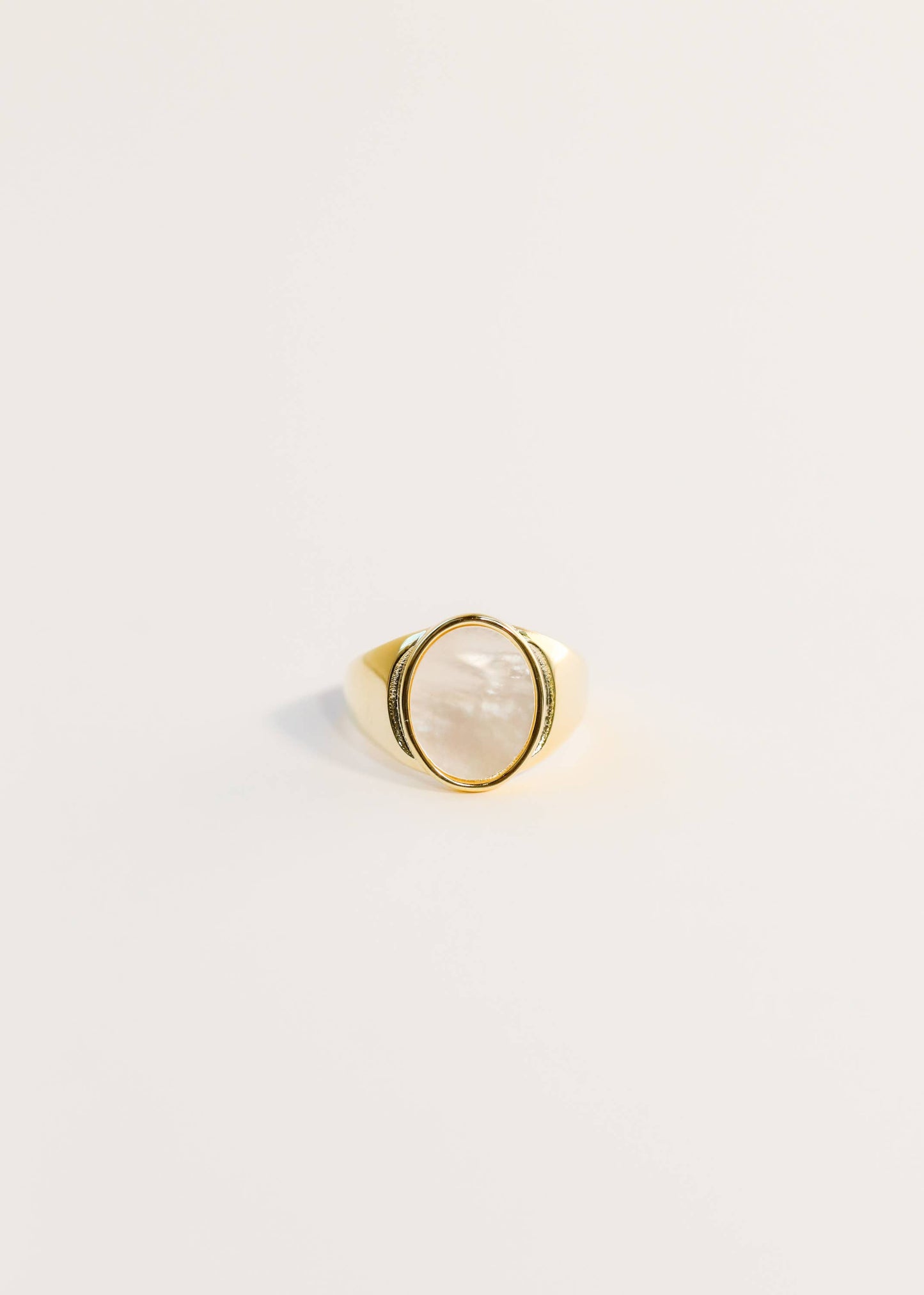 MOTHER OF PEARL SIGNET GOLD RING