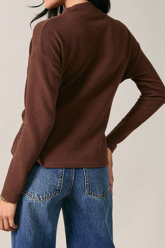 MOCK NECK LONG SLEEVE BELTED DETAIL TOP