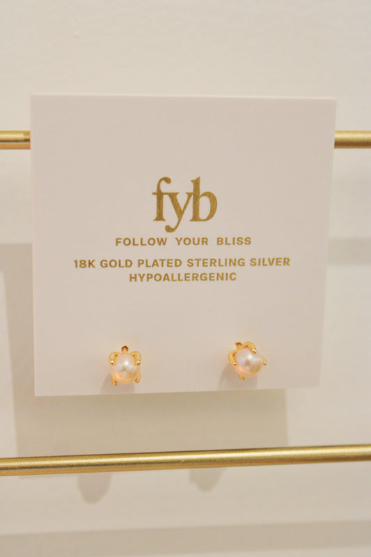LILAH PEARL STUD EARRINGS