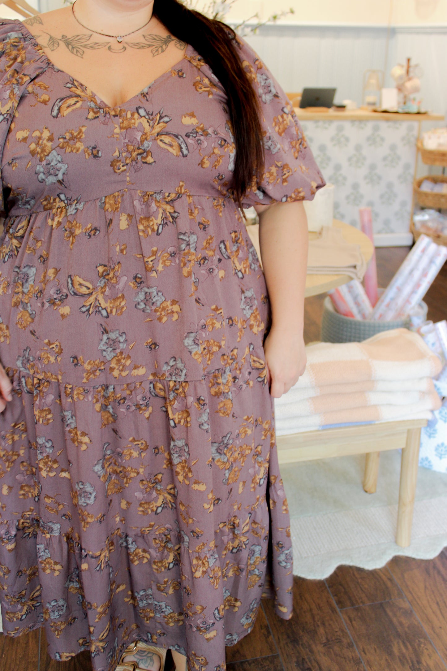 V-NECK BUBBLE SLEEVE DRESS (EXTENDED SIZING)