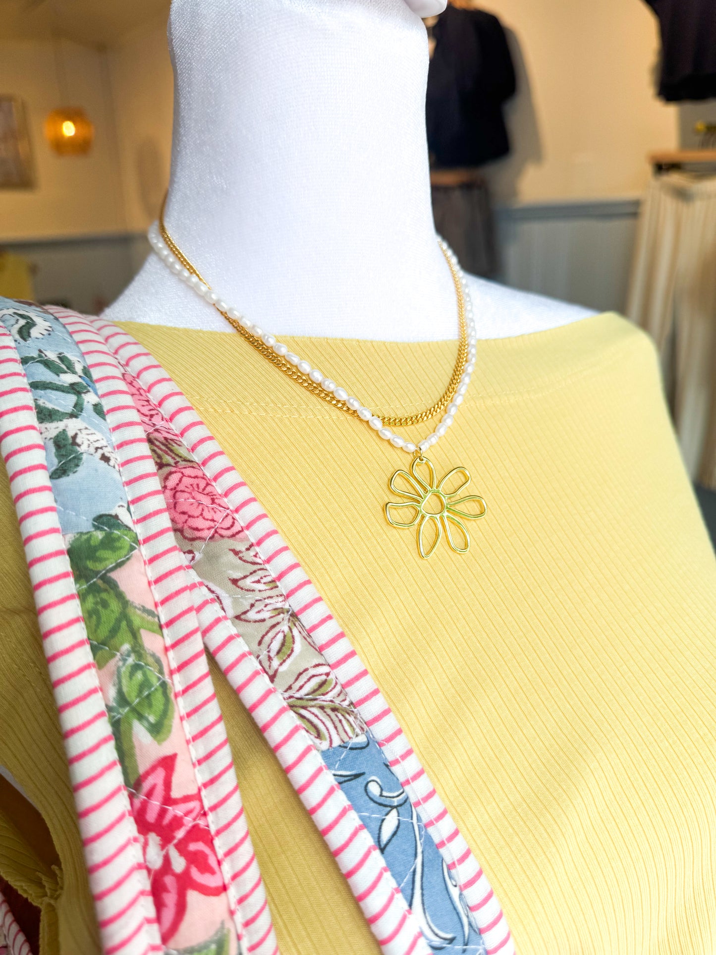 FLORAL PEARL NECKLACE