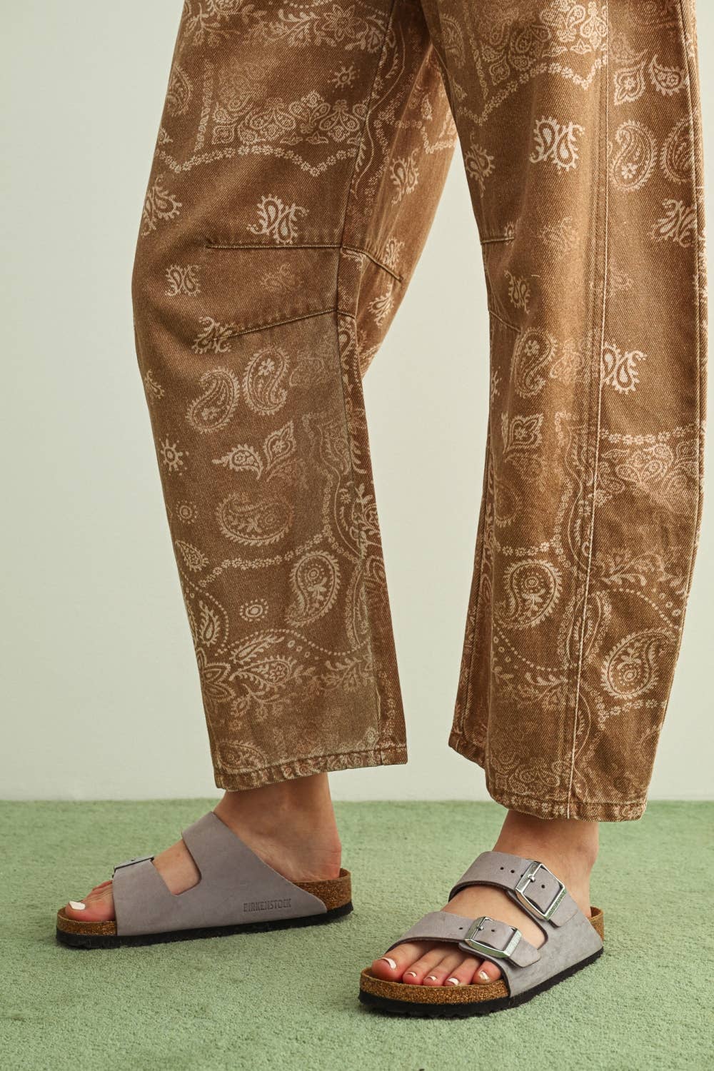 PAISLEY PRINT BARREL PANTS