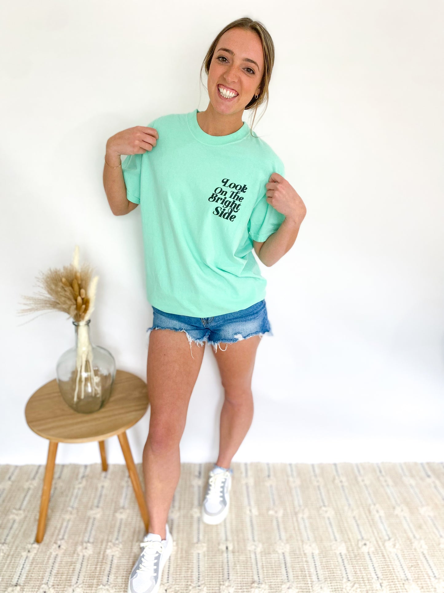 BRIGHT SIDE GRAPHIC TEE